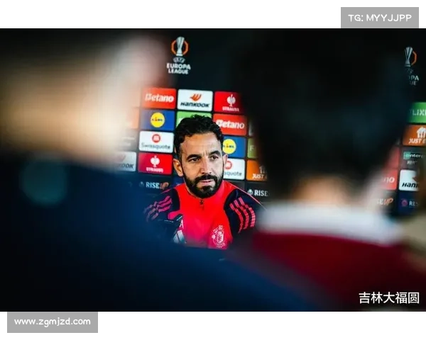 曼联球迷抗议：十二年无冠，管理层深陷风波